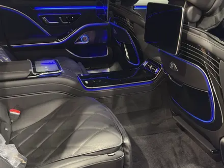 Mercedes-Maybach S 580 4MATIC 2025 года за 153 000 000 тг. в Шымкент – фото 15
