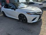Toyota Camry 2019 года за 15 000 000 тг. в Тараз – фото 2