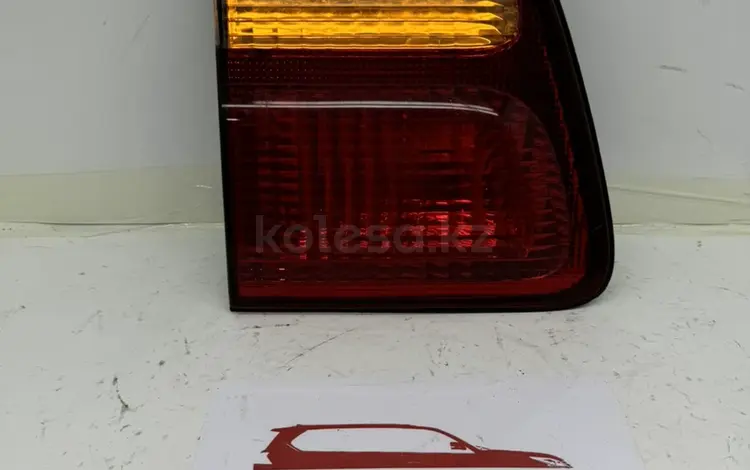 Фонарь б/у оригинал в крышку багажника Toyota Land Cruiser 100 1998-2002 за 1 000 тг. в Алматы