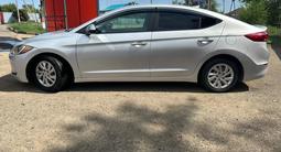 Hyundai Elantra 2017 года за 4 300 000 тг. в Уральск – фото 3