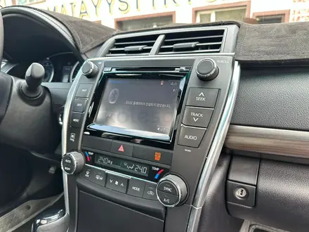 Toyota Camry 2015 года за 9 800 000 тг. в Алматы – фото 17