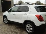 Chevrolet Tracker 2015 года за 4 900 000 тг. в Уральск – фото 2