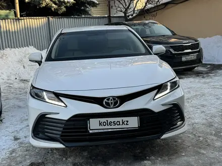 Toyota Camry 2023 года за 16 500 000 тг. в Алматы