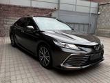 Toyota Camry 2022 года за 16 297 000 тг. в Алматы