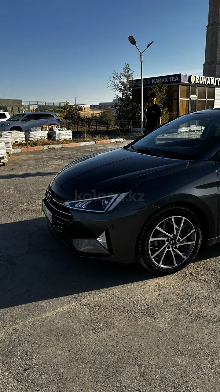 Hyundai Elantra, 2019