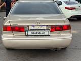 Toyota Camry 2000 года за 3 500 000 тг. в Алматы – фото 3