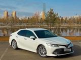 Toyota Camry 2019 года за 17 700 000 тг. в Астана – фото 2