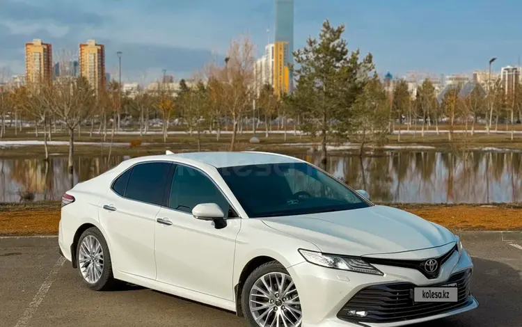 Toyota Camry 2019 года за 17 700 000 тг. в Астана