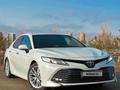 Toyota Camry 2019 года за 17 700 000 тг. в Астана – фото 2