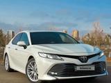 Toyota Camry 2019 года за 17 500 000 тг. в Астана – фото 2