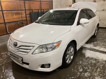 Toyota Camry 2010 года за 7 500 000 тг. в Актобе – фото 2