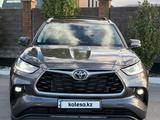 Toyota Highlander 2022 года за 22 000 000 тг. в Атырау – фото 2