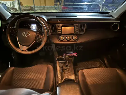 Toyota RAV4 2017 года за 7 200 000 тг. в Атырау – фото 11