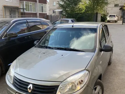 Renault Sandero 2010 годаүшін3 300 000 тг. в Актобе