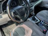 Hyundai Elantra 2017 года за 6 600 000 тг. в Шымкент – фото 4