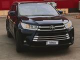 Toyota Highlander 2016 годаүшін10 500 000 тг. в Актобе