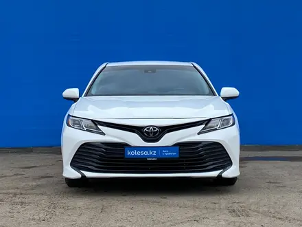 Toyota Camry 2018 года за 11 630 000 тг. в Алматы – фото 2