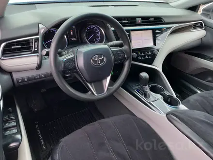 Toyota Camry 2018 года за 11 630 000 тг. в Алматы – фото 8