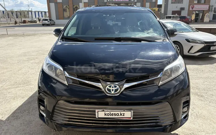 Toyota Sienna 2017 года за 9 850 000 тг. в Атырау