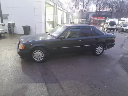 Mercedes-Benz E 200 1995 года за 2 000 000 тг. в Алматы – фото 10