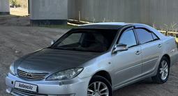 Toyota Camry 2005 годаүшін3 100 000 тг. в Уральск – фото 2