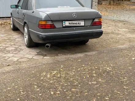 Mercedes-Benz E 230 1992 года за 1 350 000 тг. в Павлодар – фото 2