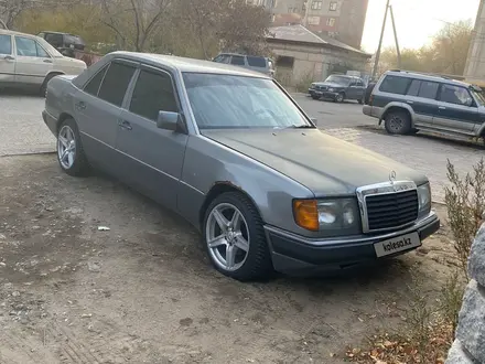 Mercedes-Benz E 230 1992 года за 1 350 000 тг. в Павлодар – фото 3