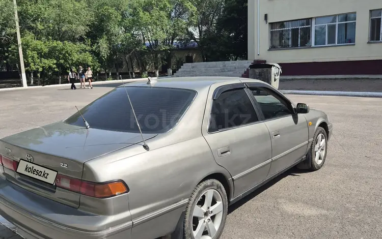Toyota Camry 1998 года за 3 100 000 тг. в Астана