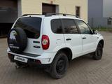 Chevrolet Niva 2014 года за 2 650 000 тг. в Уральск – фото 2