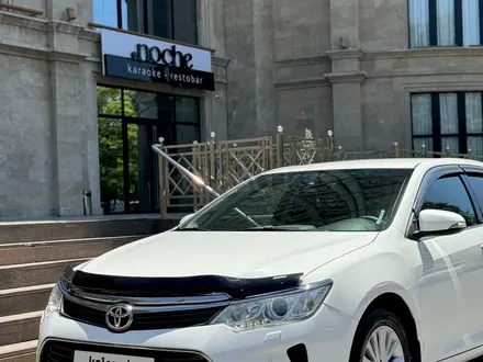 Toyota Camry 2015 года за 11 350 000 тг. в Шымкент – фото 2
