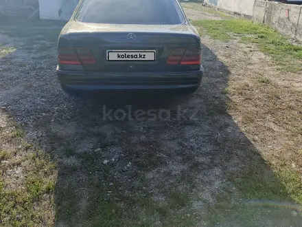 Mercedes-Benz E 280 1996 года за 2 900 000 тг. в Ушарал – фото 4