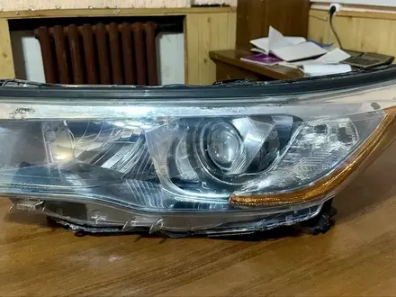 Фары фонарь на Toyota за 15 000 тг. в Атырау – фото 30