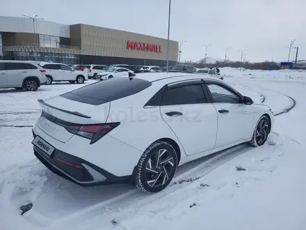 Hyundai Elantra 2023 года за 8 800 000 тг. в Усть-Каменогорск – фото 2