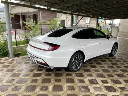 Hyundai Sonata 2021 года за 13 500 000 тг. в Алматы – фото 3