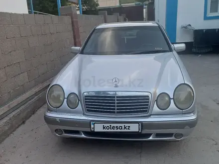 Mercedes-Benz E 320 1996 года за 2 700 000 тг. в Шымкент – фото 2