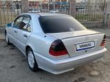 Mercedes-Benz C 200 1995 годаүшін2 100 000 тг. в Караганда – фото 3