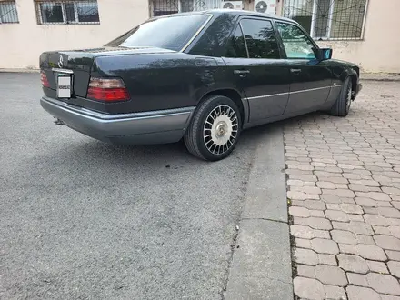 Mercedes-Benz E 320 1994 года за 4 000 000 тг. в Павлодар – фото 3