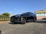 Toyota RAV4 2024 года за 21 990 000 тг. в Петропавловск