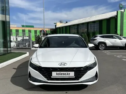 Hyundai Elantra 2022 года за 8 390 000 тг. в Семей – фото 2