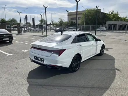 Hyundai Elantra 2022 года за 8 390 000 тг. в Семей – фото 5