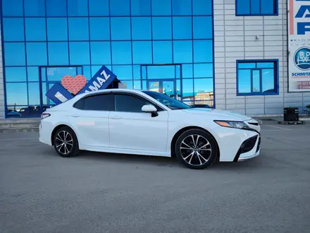 Toyota Camry 2018 года за 11 500 000 тг. в Актобе – фото 3