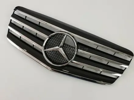 Решетка радиатора Mercedes W211 за 40 000 тг. в Караганда