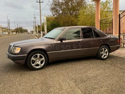 Mercedes-Benz E 220 1993 года за 1 800 000 тг. в Кызылорда – фото 5