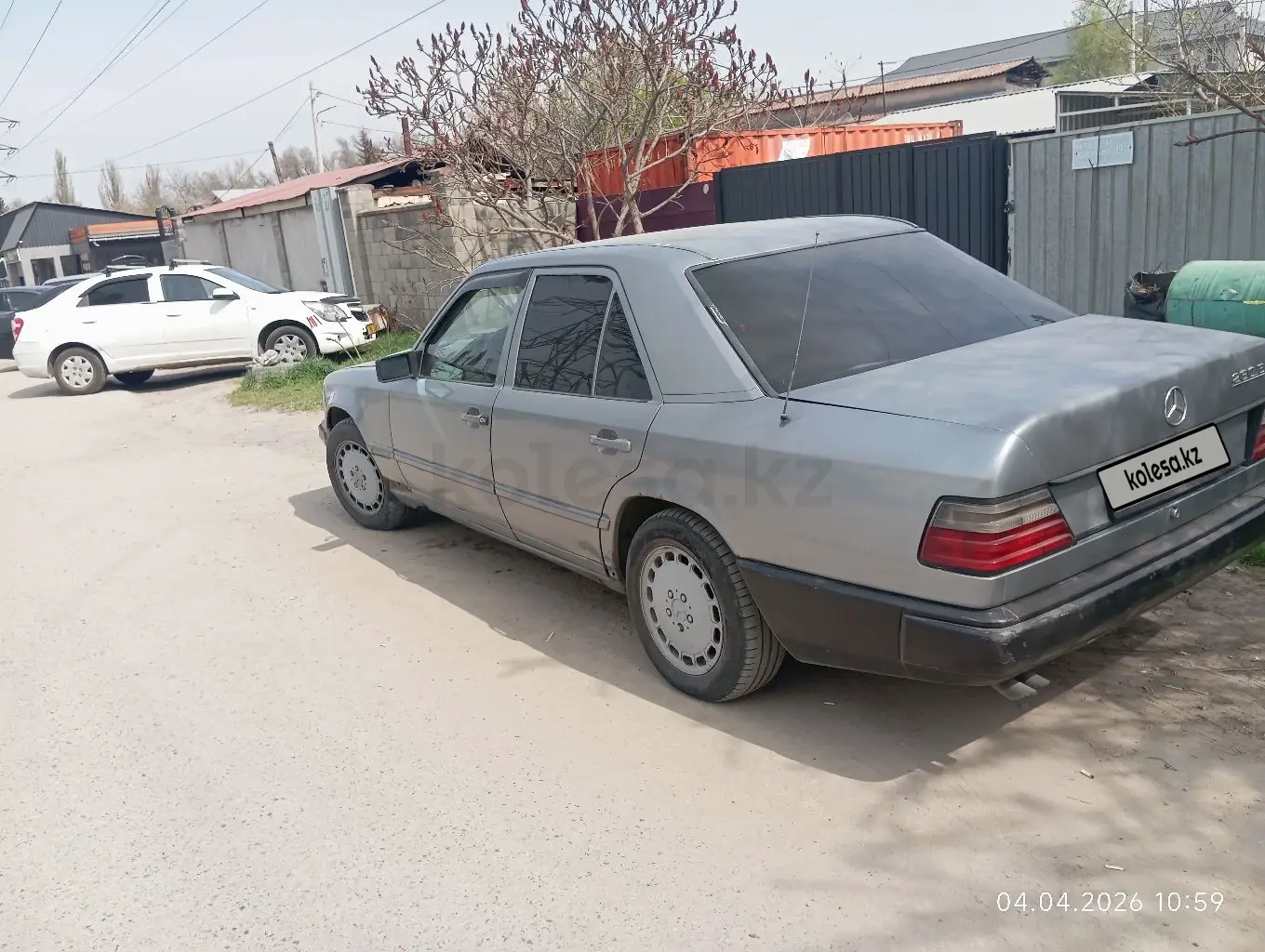 Mercedes-Benz E-Class, 1988