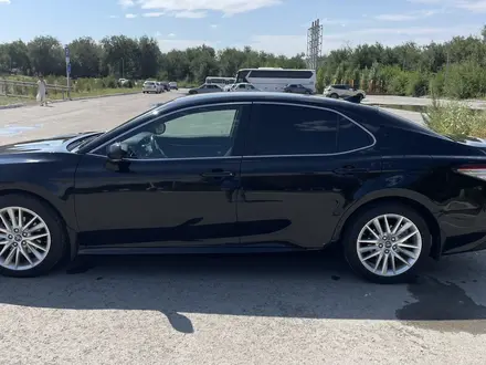 Toyota Camry 2020 года за 12 900 000 тг. в Актобе – фото 4