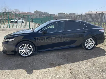 Toyota Camry 2020 года за 12 900 000 тг. в Актобе