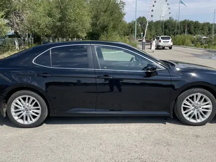 Toyota Camry 2020 года за 12 900 000 тг. в Актобе – фото 6