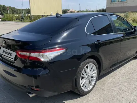 Toyota Camry 2020 года за 12 900 000 тг. в Актобе – фото 7