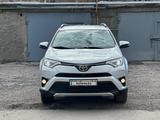 Toyota RAV4 2018 годаүшін15 700 000 тг. в Караганда – фото 2