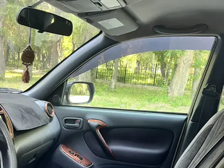 Toyota RAV4 2003 года за 3 650 000 тг. в Усть-Каменогорск – фото 15